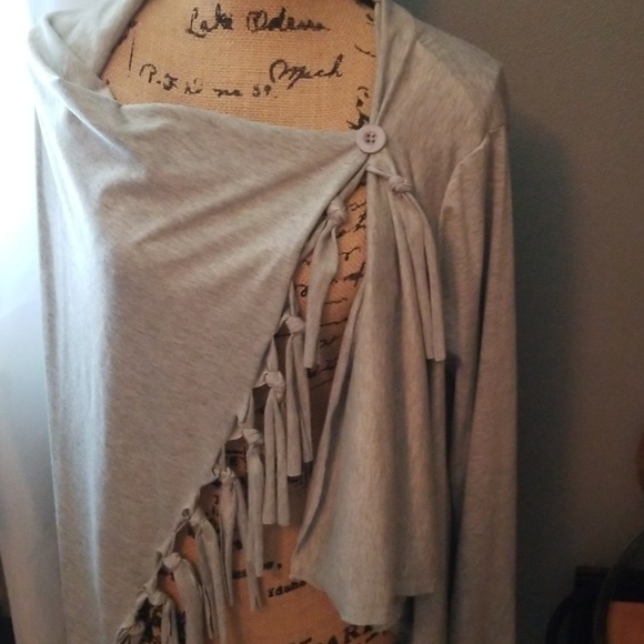 Wrap, Shawl, Poncho with Fringe, Gray, OSFA - Picture 5 of 8